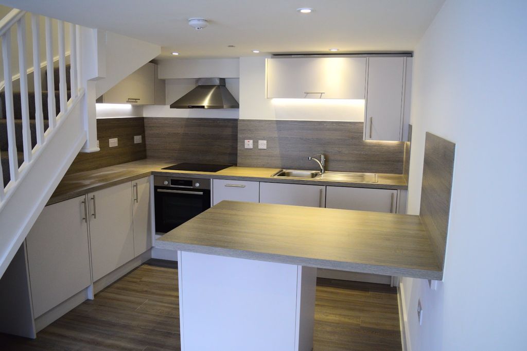 Property photo 2 of 12 Kitchen