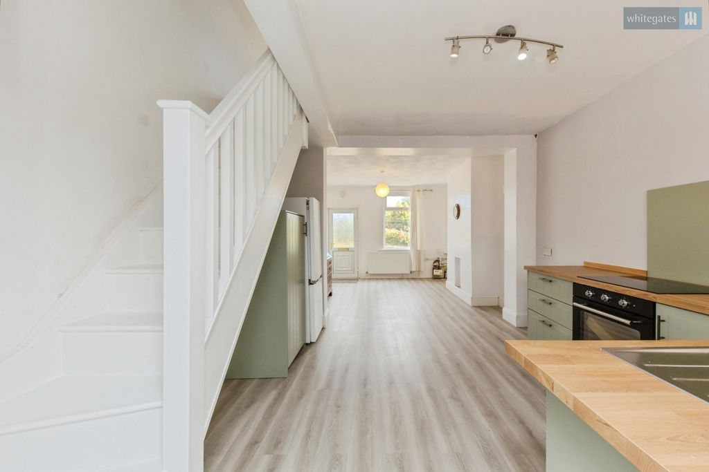 Property photo 3 of 16 Pbox-Img.Jpg