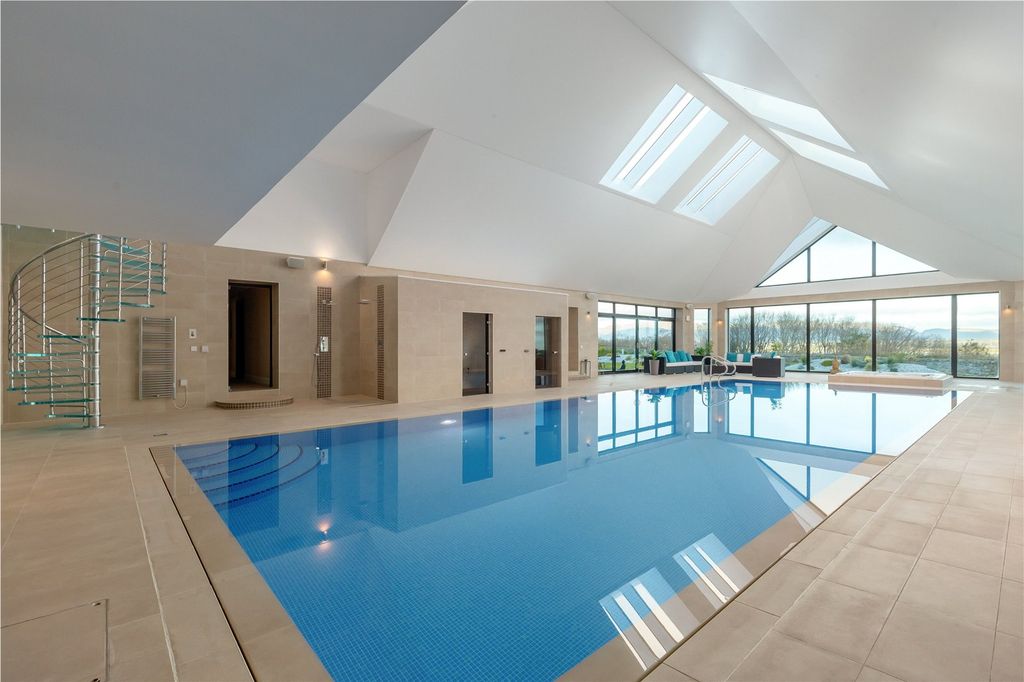 Property photo 3 of 35 Swimming Pool
