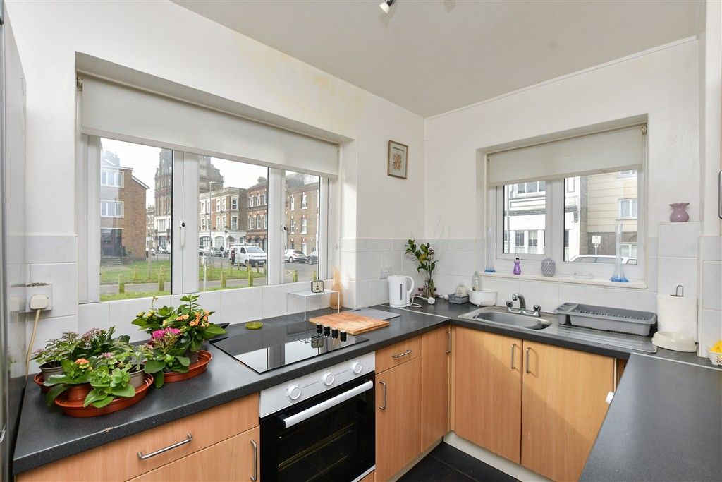 Property photo 1 of 11 Kitchen