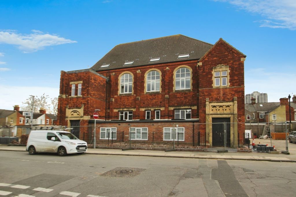 Property photo 1 of 7
