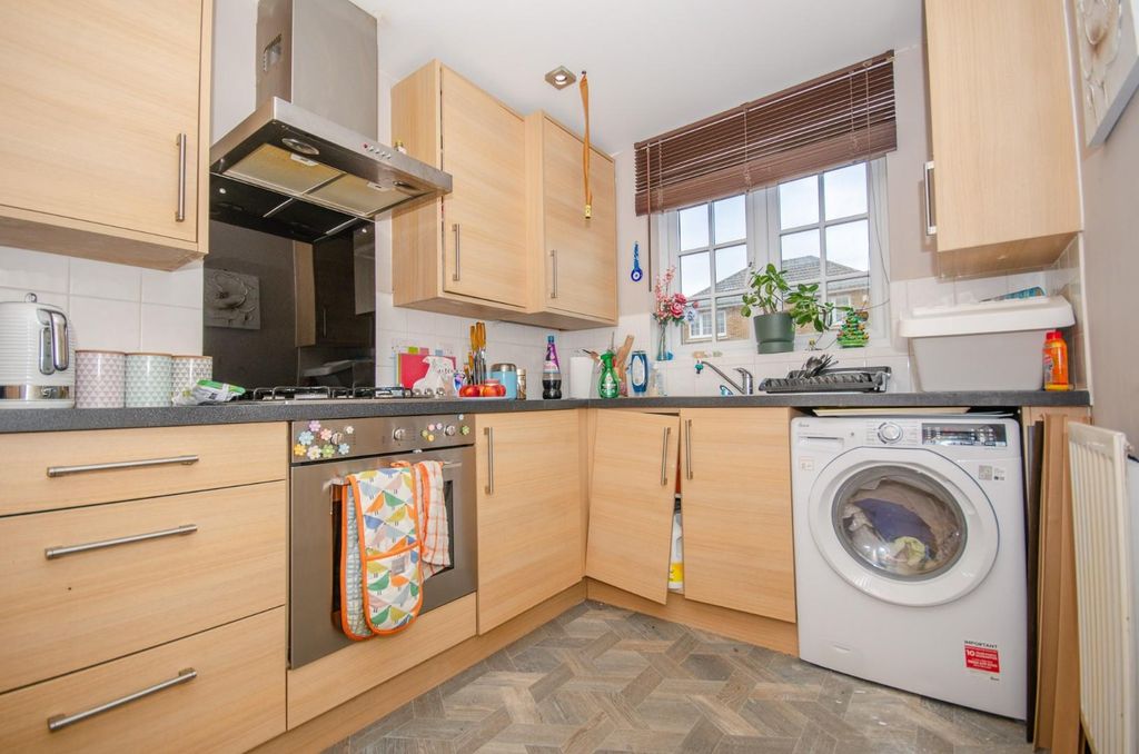 Property photo 3 of 12 Kitchen.Jpg