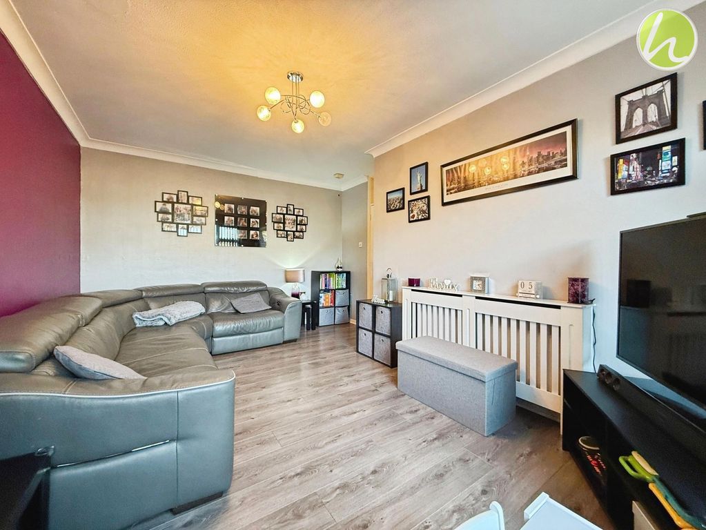 Property photo 2 of 25