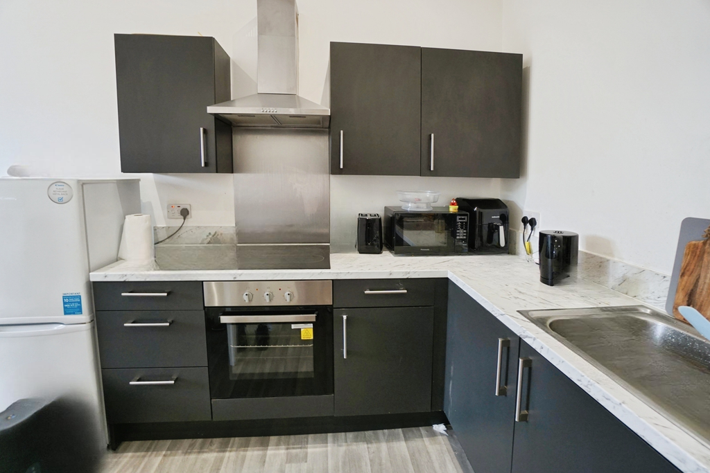 Property photo 2 of 11 Kitchen