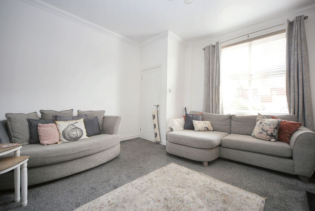 Property photo 2 of 21