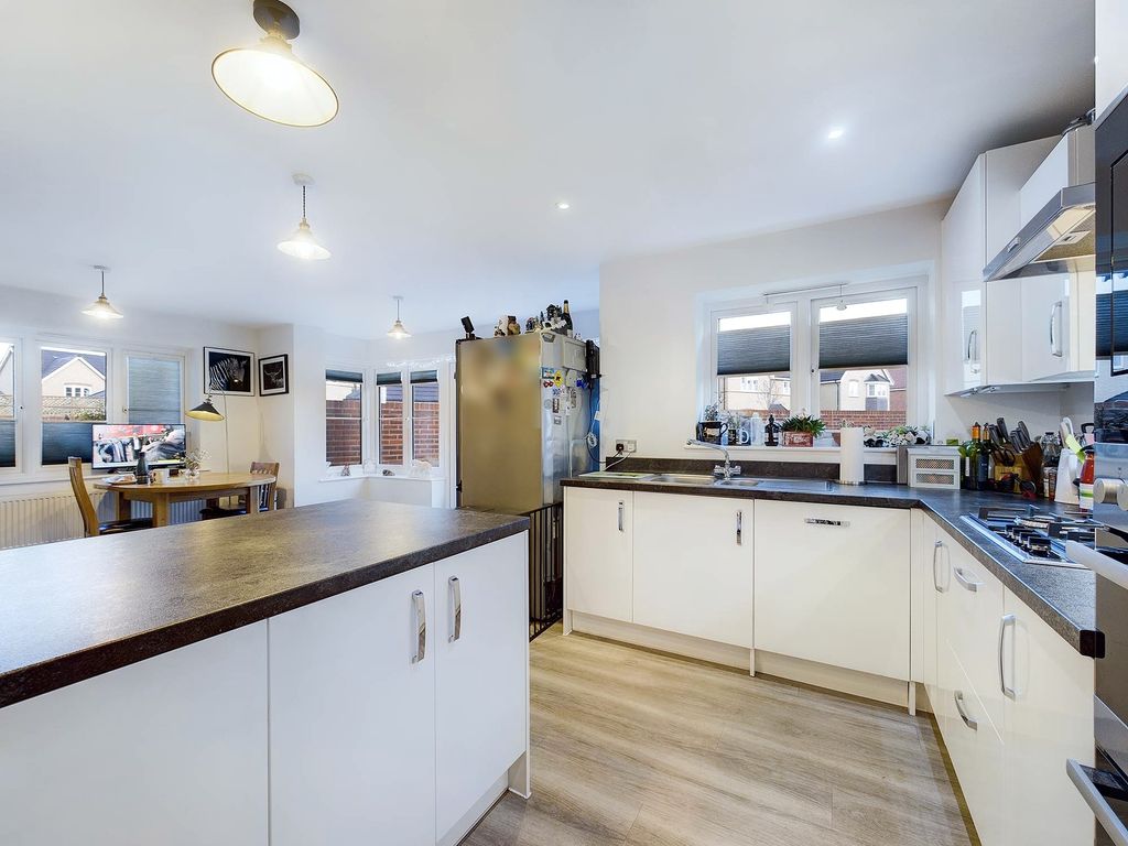 Property photo 2 of 14 Cam01354G0-Pr0042-Still024