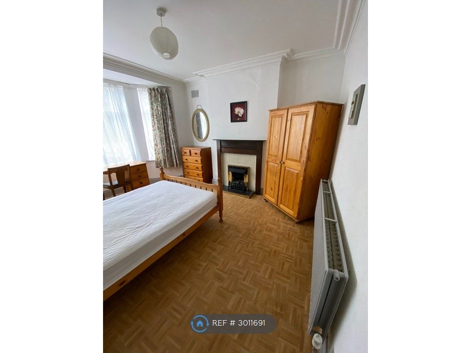 Property photo 3 of 6 Bedroom 1