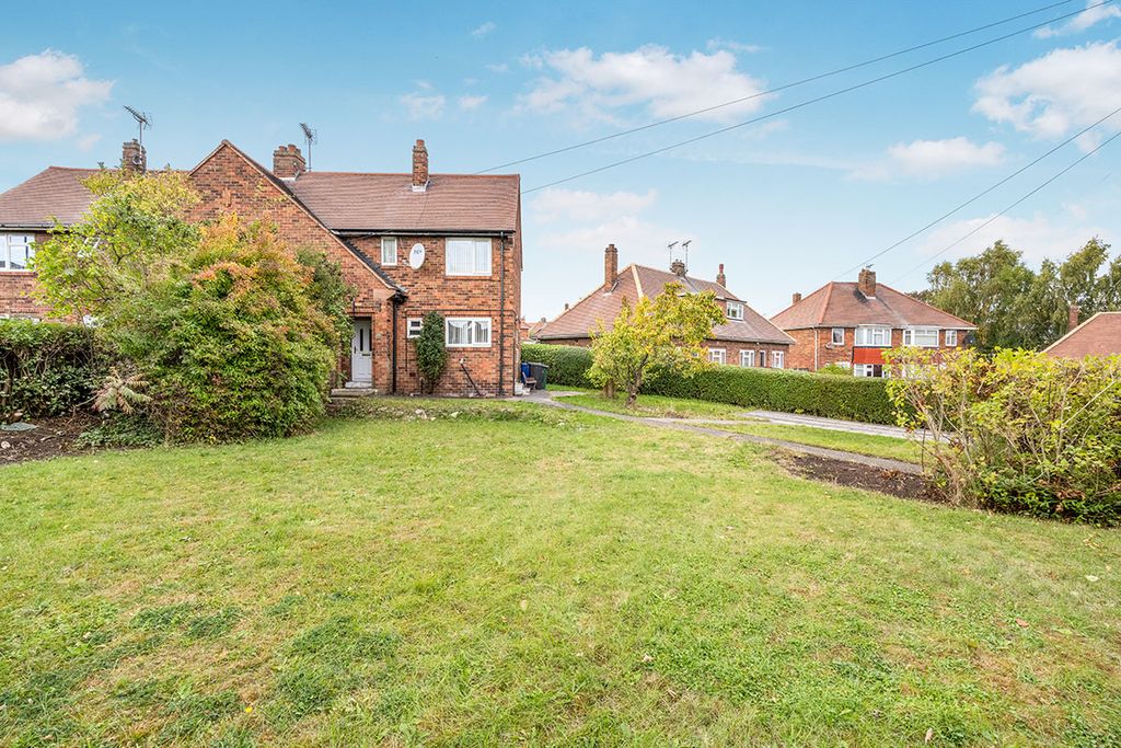 Property photo 1 of 17 Ridge Balk Lane