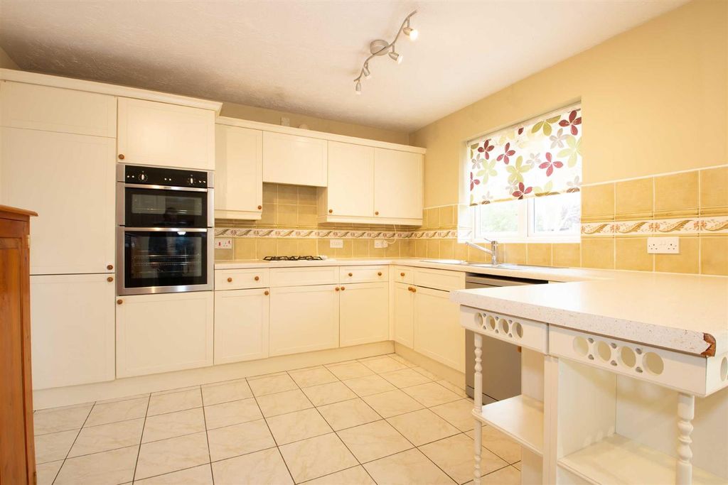 Property photo 2 of 27