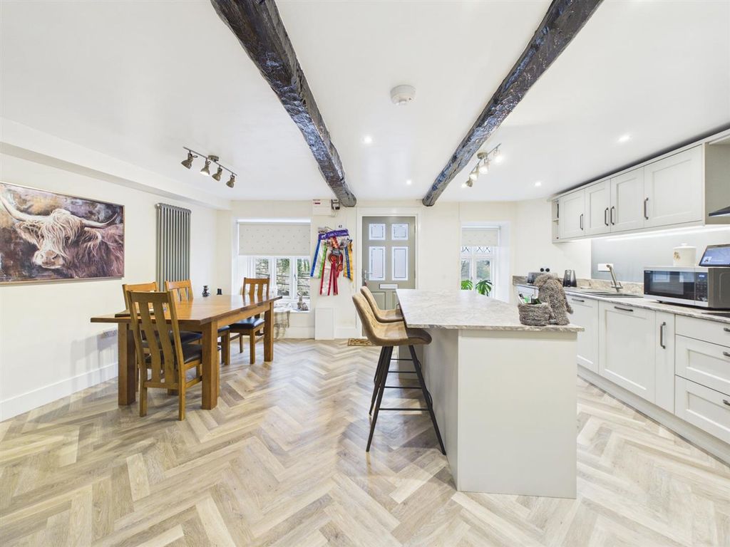 Property photo 3 of 20 Cam05474G0-Pr0056-Still003.Jpg