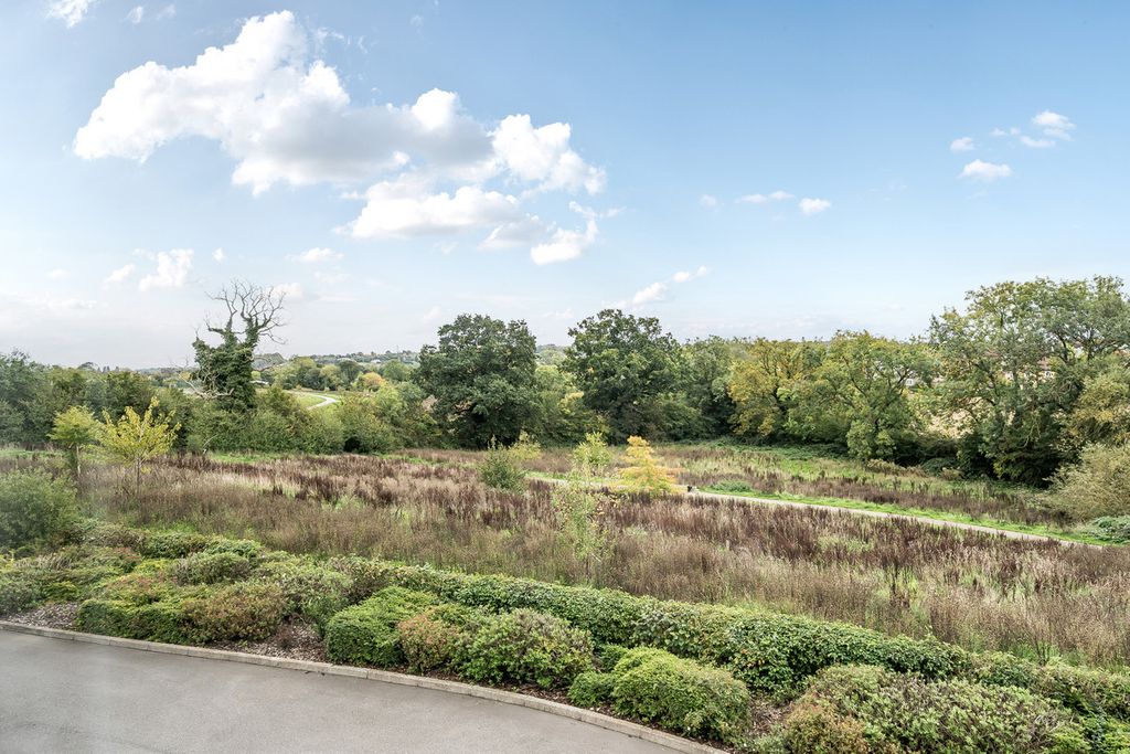 Property photo 2 of 23