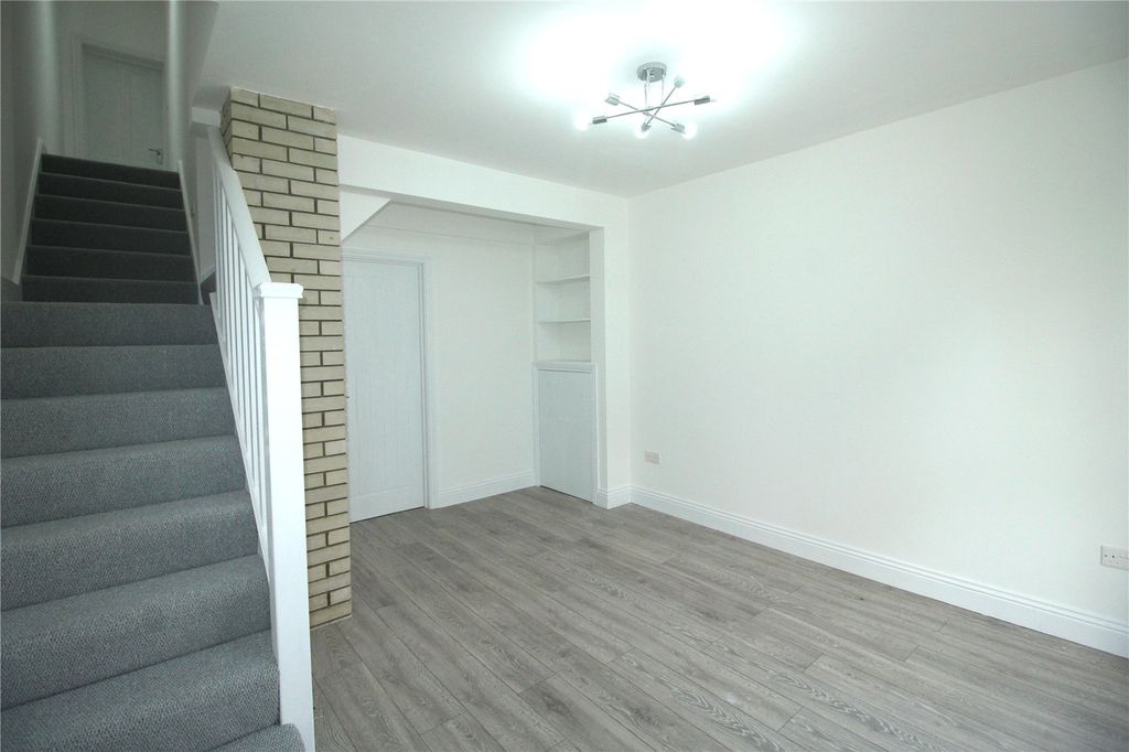 Property photo 2 of 14 Picture No. 12