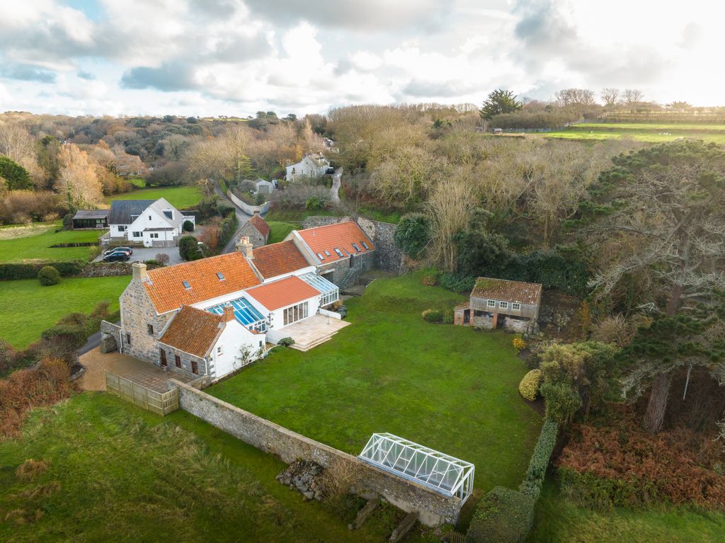 Property photo 2 of 20