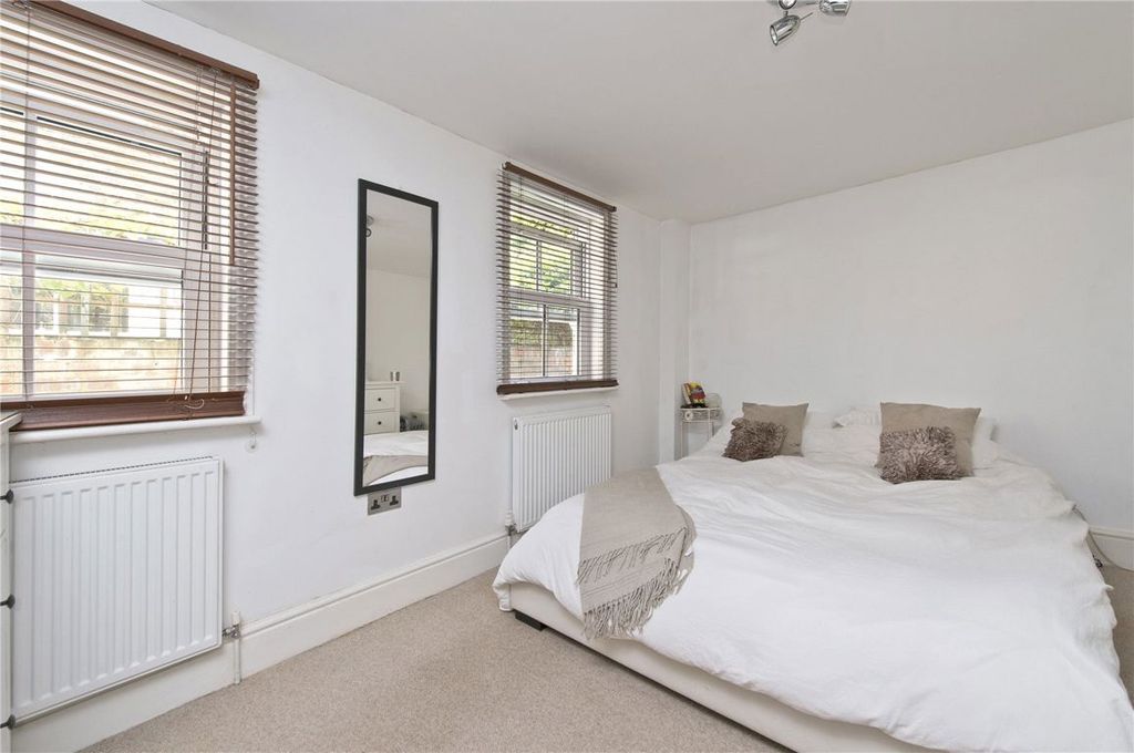 Property photo 3 of 6
