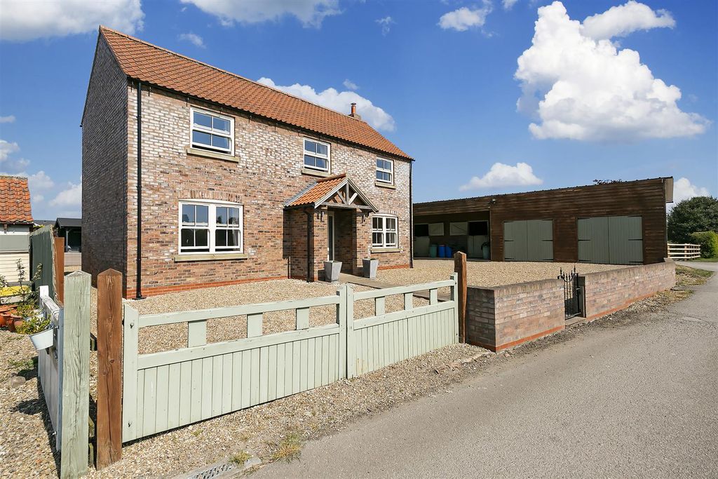 Property photo 1 of 52
