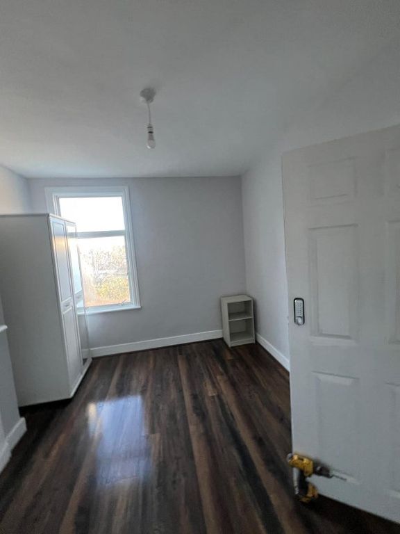 Property photo 2 of 11 Room 5- £720 Available From 24/09/2025