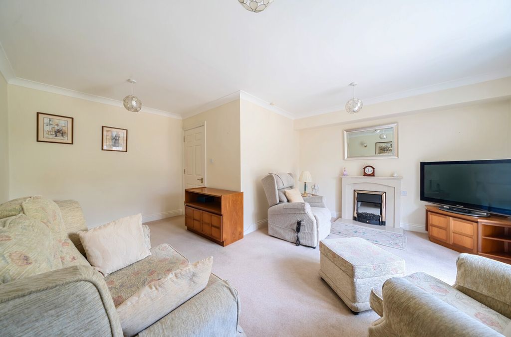 Property photo 3 of 16 Sitting Room 2