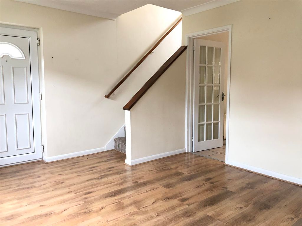Property photo 1 of 7 Living Room