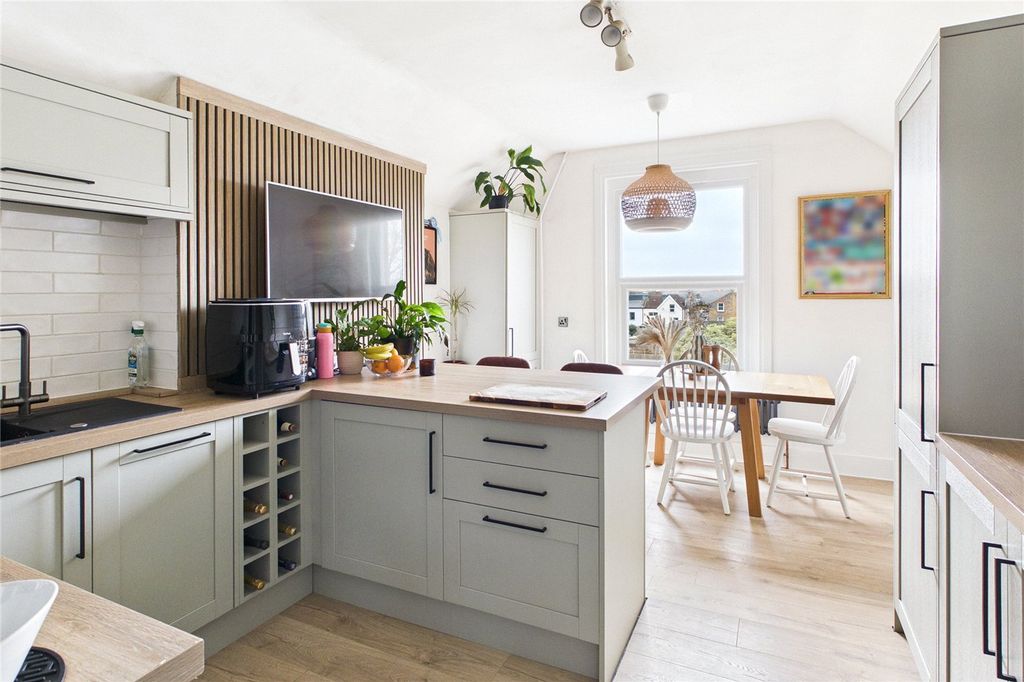 Property photo 3 of 18 Picture No. 04