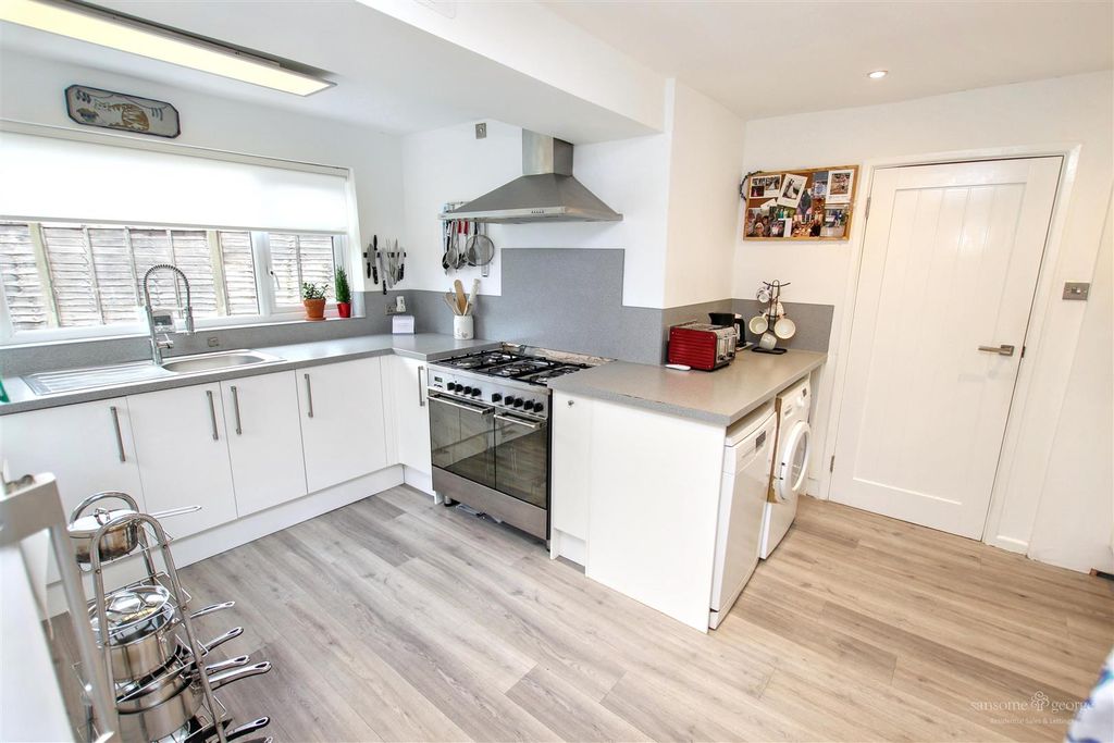 Property photo 3 of 15 Kitchen/Breakfast Room