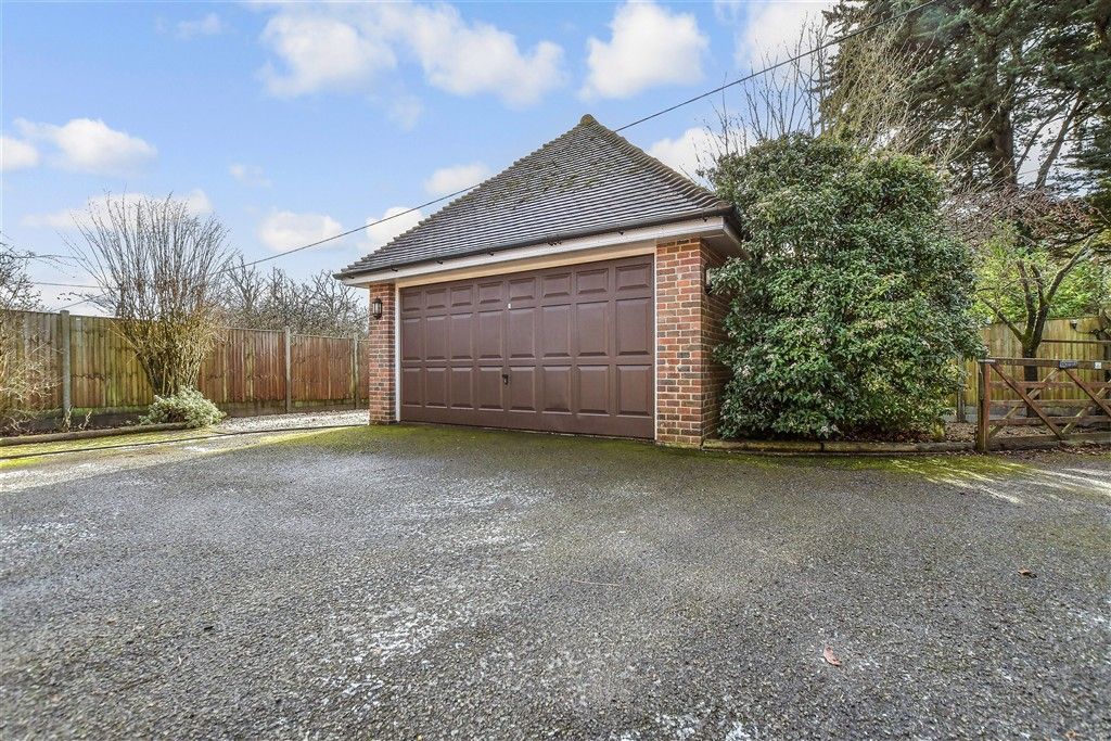 Property photo 2 of 14 Garage