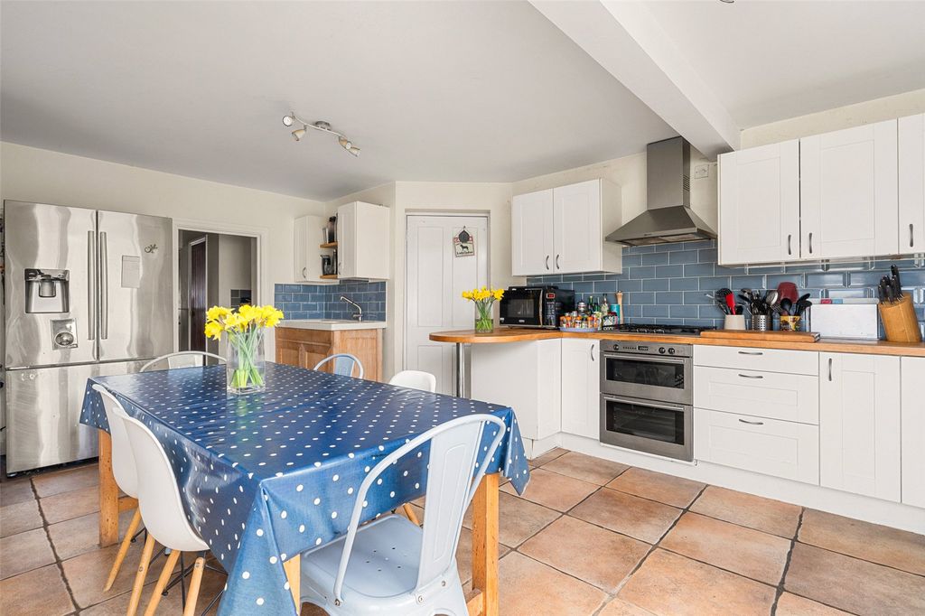 Property photo 3 of 23 Picture No. 14