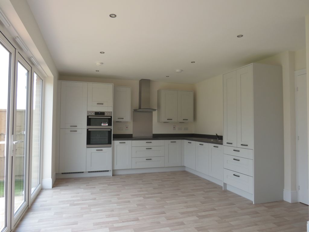 Property photo 2 of 9 Kitchen