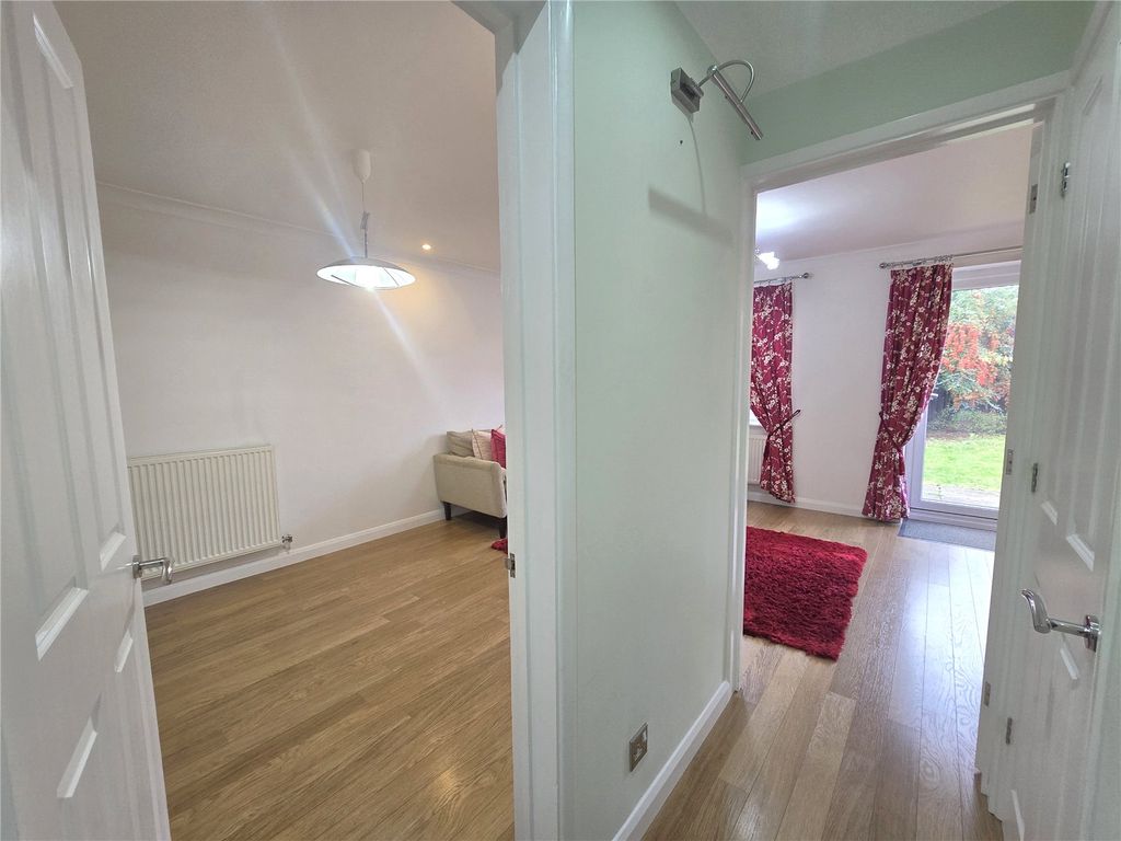 Property photo 3 of 16 Lounge