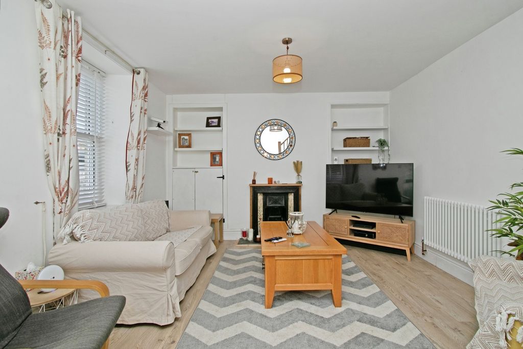 Property photo 2 of 17 Photo