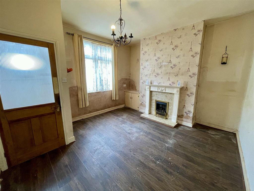 Property photo 2 of 6 Lounge
