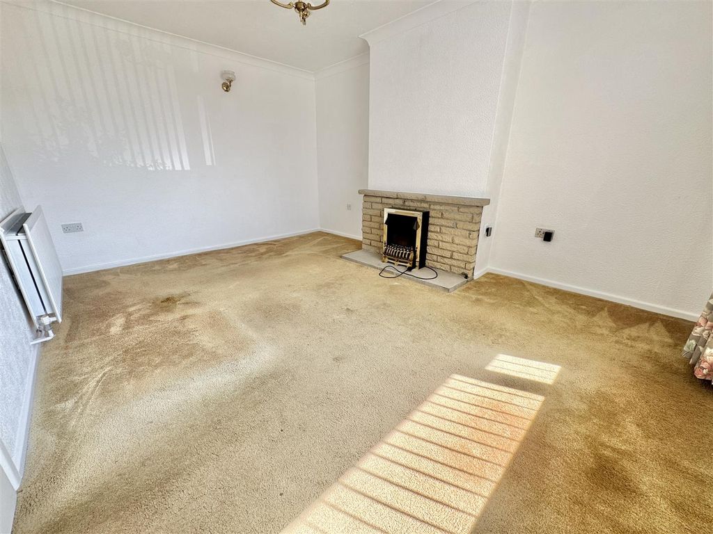Property photo 3 of 9 Living Room