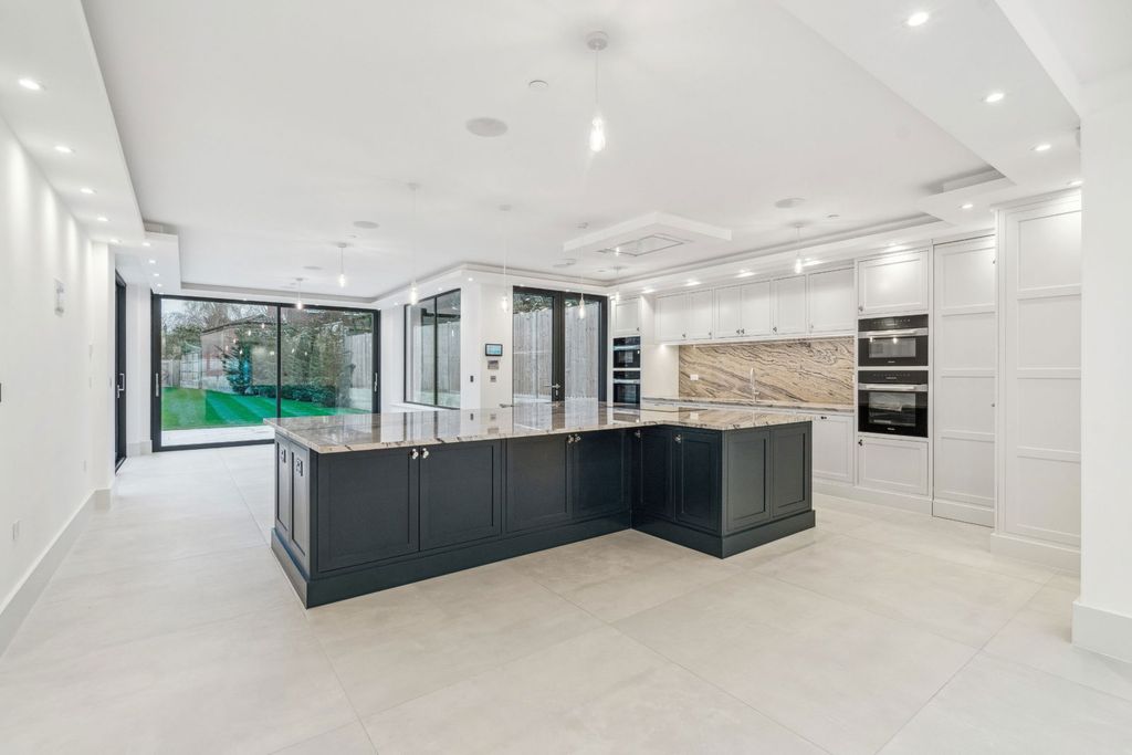 Property photo 3 of 54