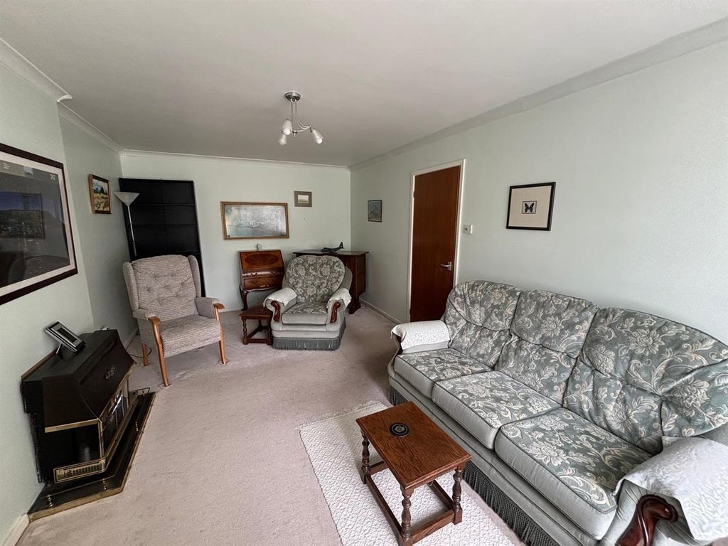 Property photo 2 of 23 Lounge