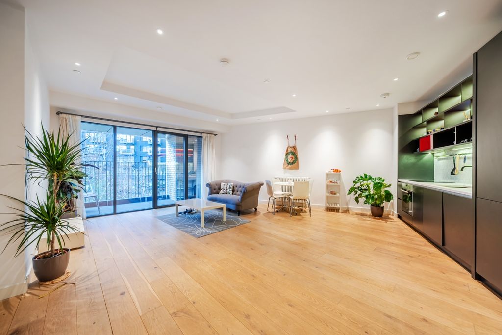 Property photo 1 of 16 1385688-14-692cc5...