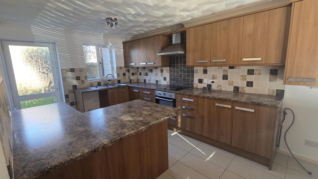 Property photo 2 of 13 58912.Jpg