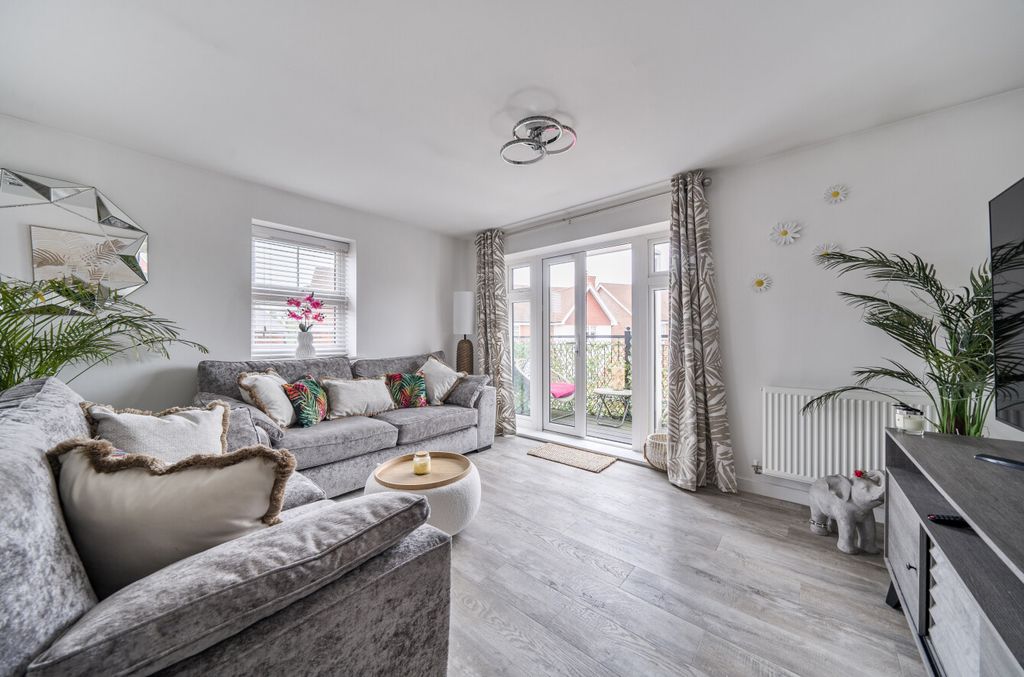 Property photo 2 of 19 1446570-7-69E1F44...