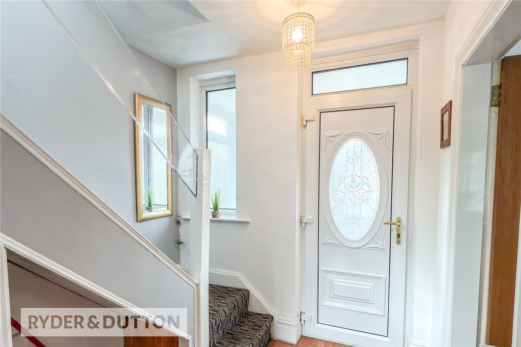 Property photo 2 of 17 Hallway