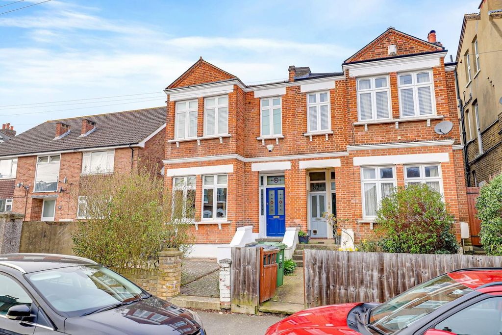 Property photo 2 of 19 01-Bc7Ejhpropworld- 84 Venner Road - 43-Medium.Jpg