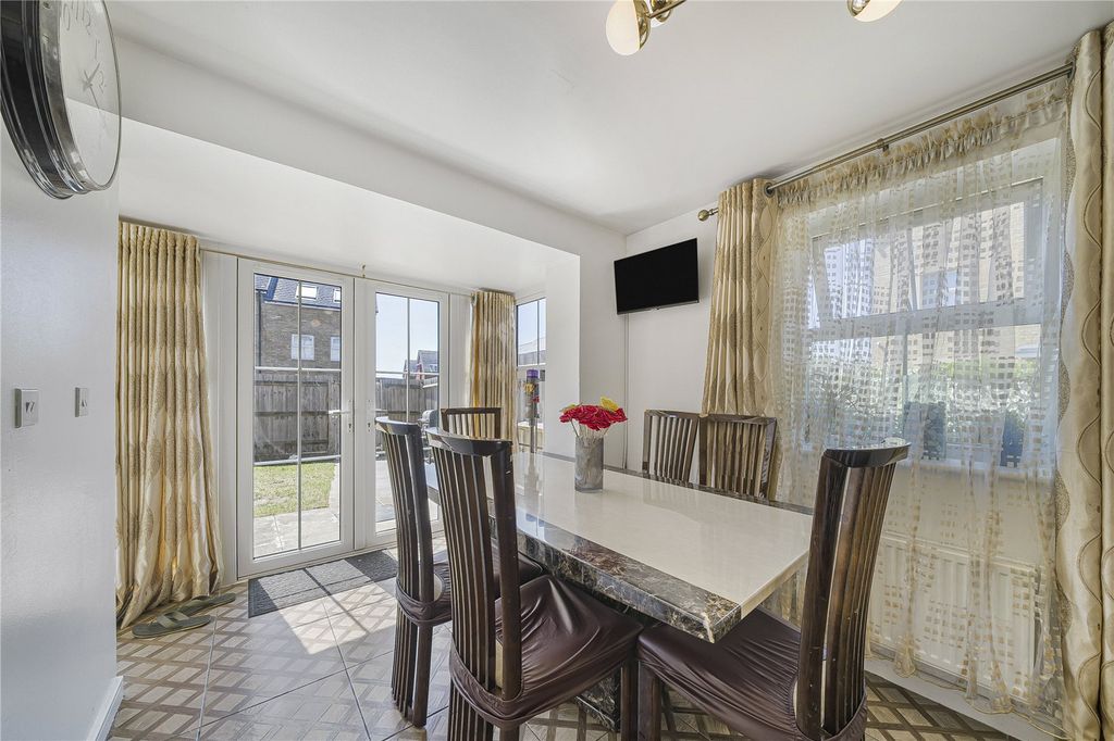 Property photo 3 of 38 Dining Area
