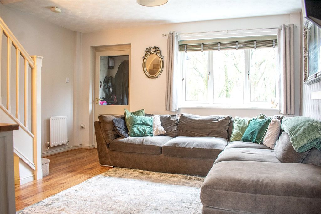 Property photo 3 of 18 Lounge