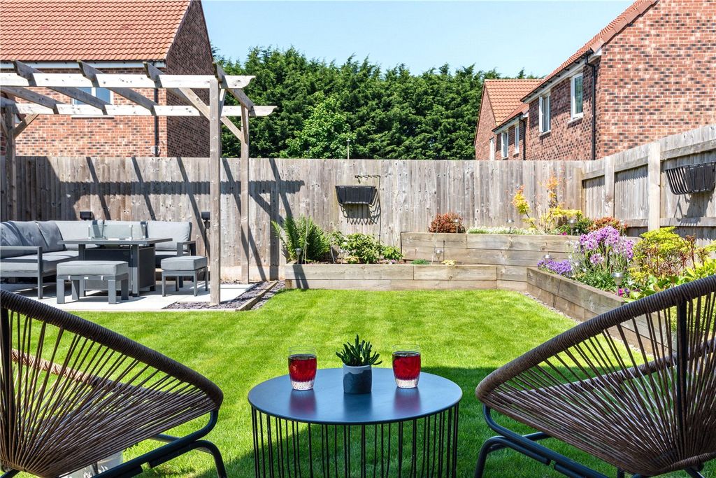 Property photo 2 of 19 Picture No. 14