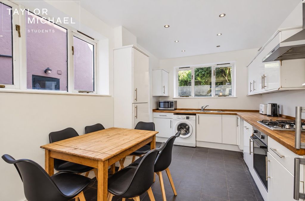 Property photo 1 of 18 Kitchen