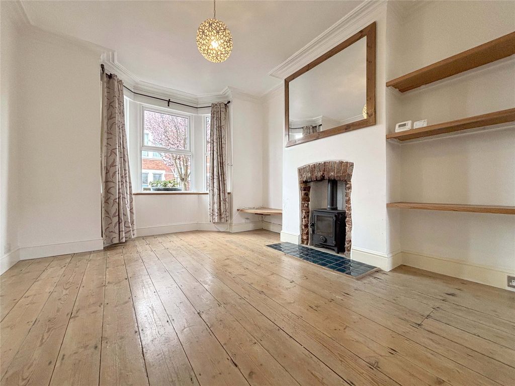 Property photo 3 of 18 Living Room