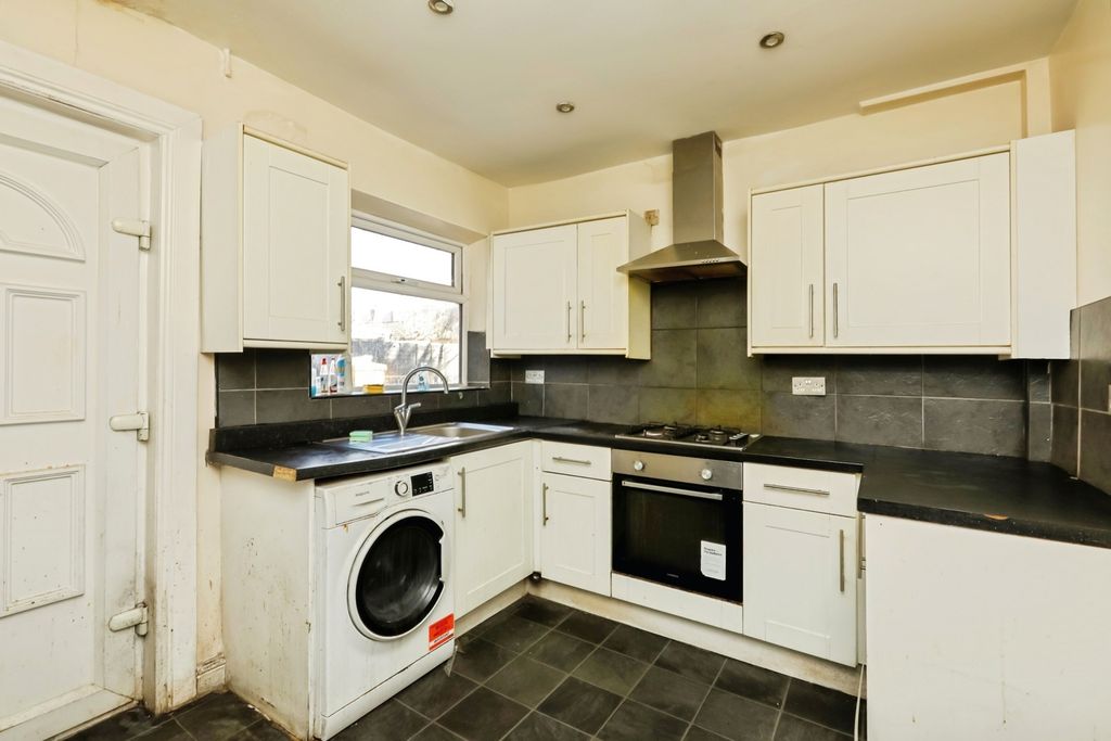 Property photo 3 of 14 Kitchen