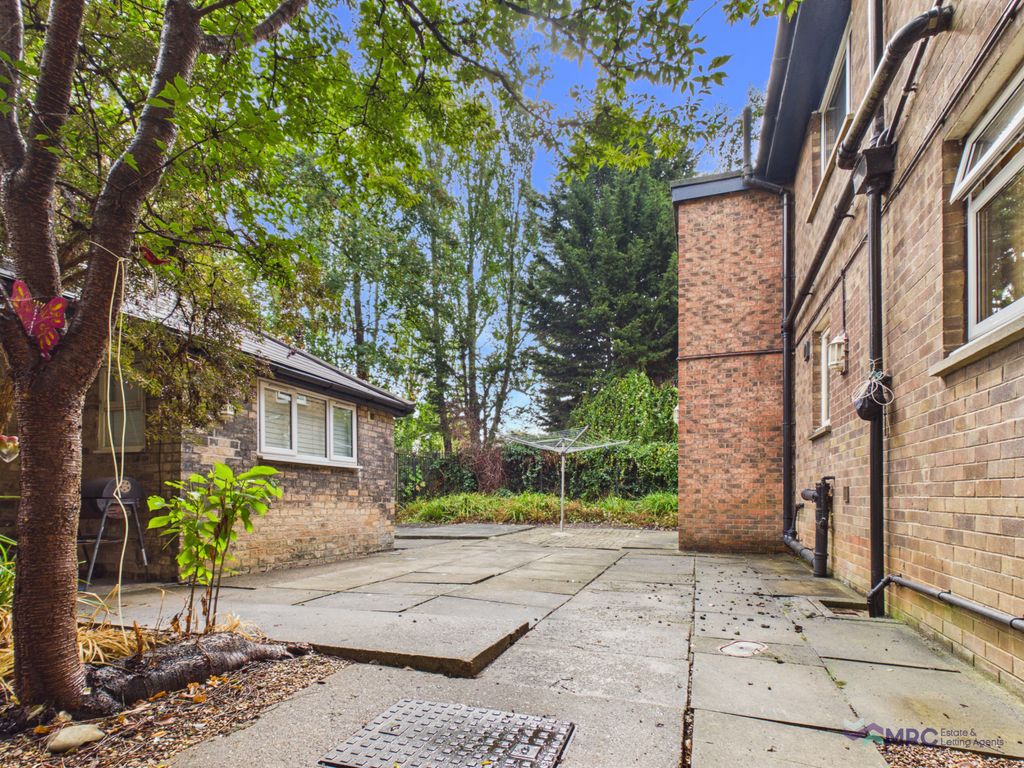 Property photo 3 of 17 Cam04739G0-Pr0309-Still014