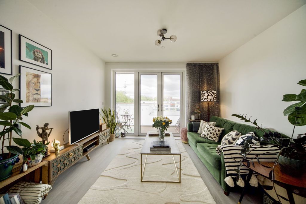 Property photo 1 of 12 Reception Room