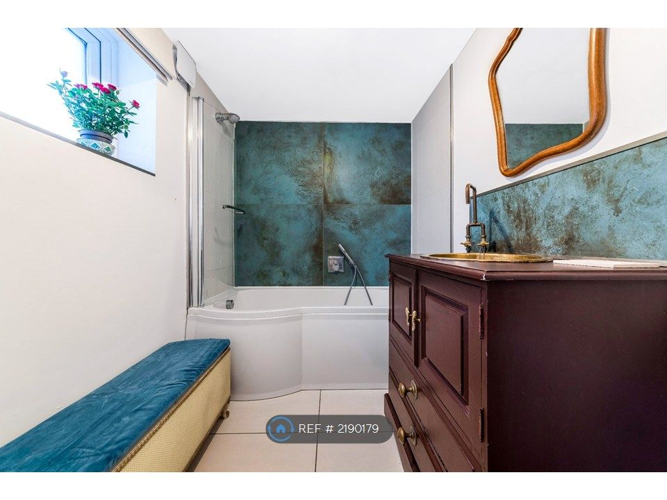 Property photo 3 of 20 Bathroom