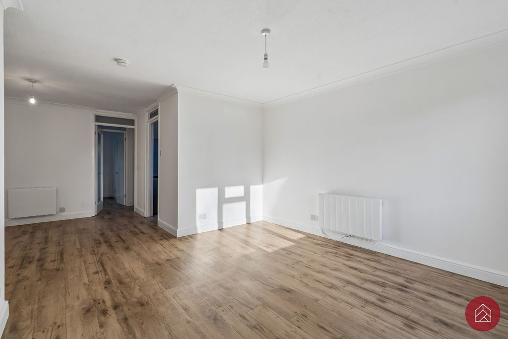 Property photo 2 of 19 Living/Dining Room