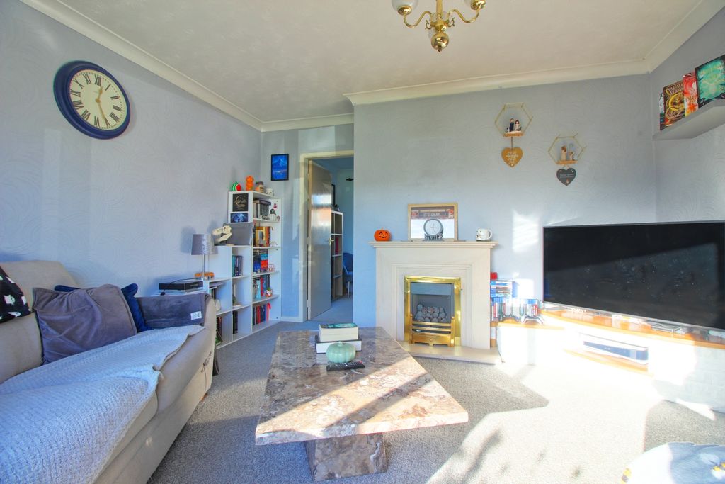 Property photo 2 of 10 Lounge