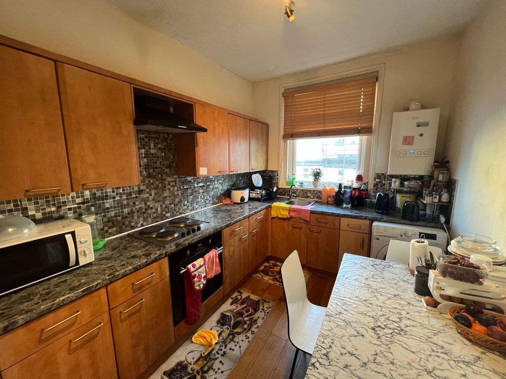 Property photo 2 of 6 Kitchen